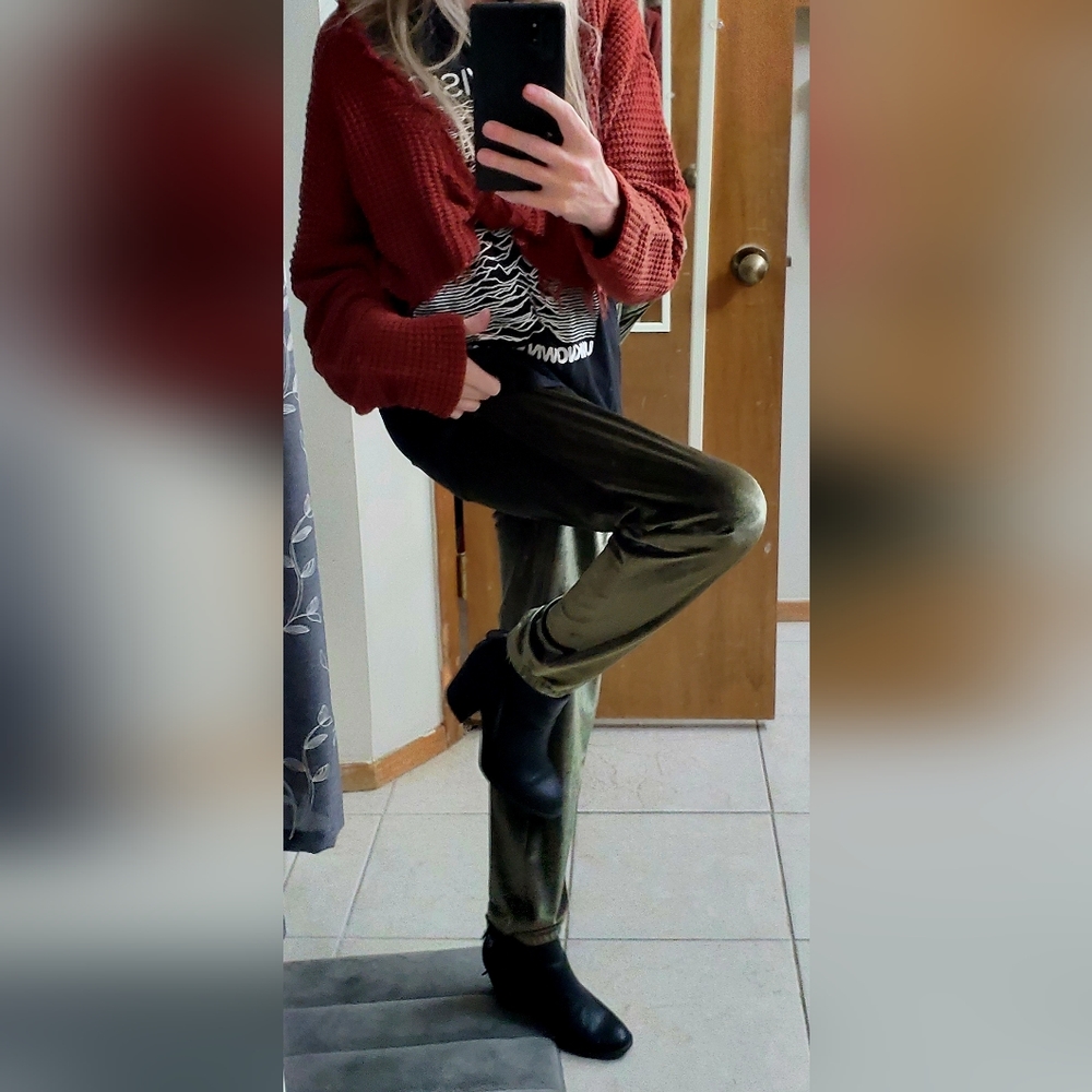 Gianni Bini army green velvet pants - Picture 7 of 9